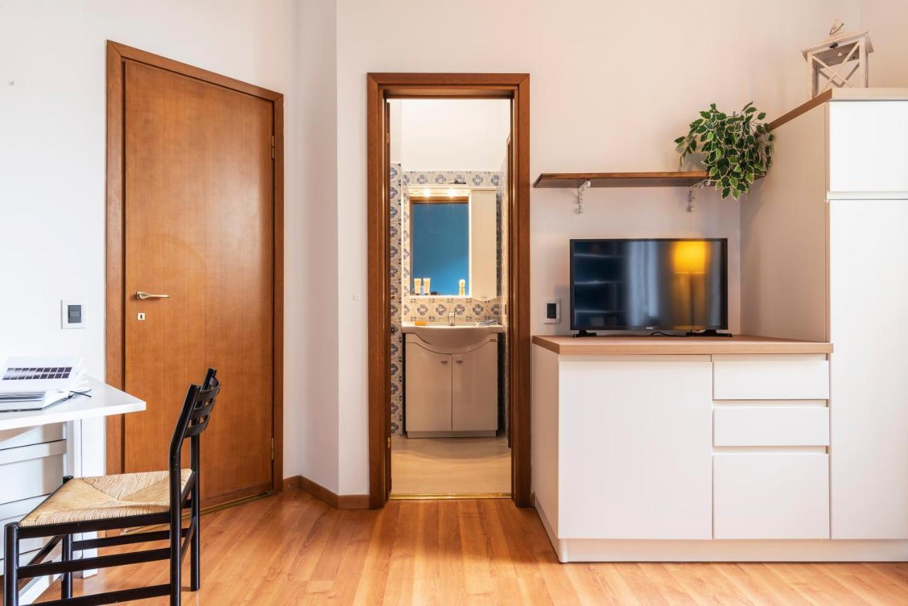 Casa Blu Flexyrent Apartment Wifi - No Ac Milano Eksteriør billede